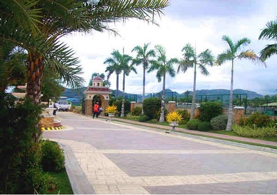 Fonte di Versailles Minglanilla Cebu Actual Main Entrance